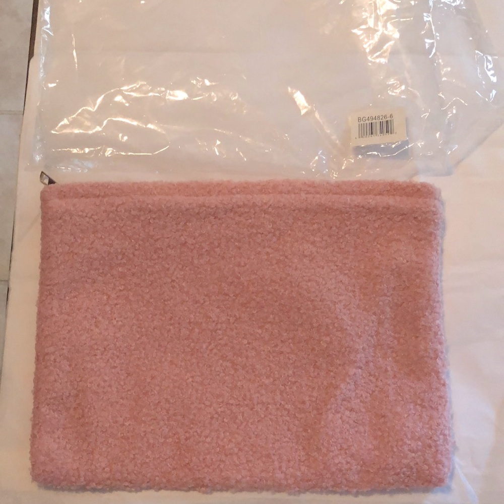 NWOT Accessories/Cosmetics/Intimates medium size bag. Rose Pink color.